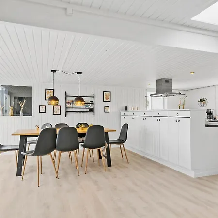 Сasa de vacaciones 3 Bedroom Lovely In *