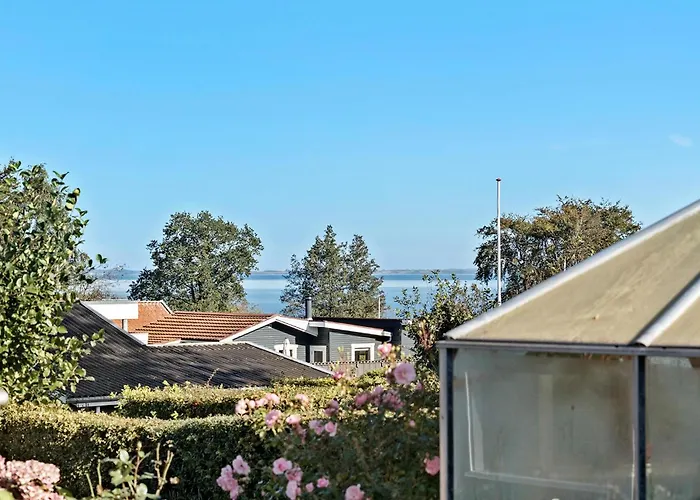 بيت للعطل 3 Bedroom Lovely In هادرسليف